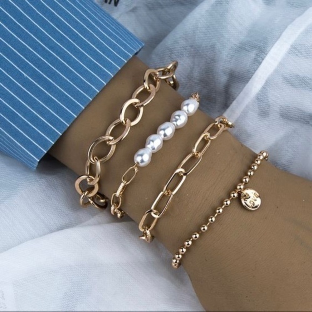 3/$30 💛 4pcs Faux Pearl Bracelet Set